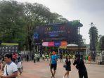 VIDEO Suasana jelang konser Coldplay di Jakarta: Fans memenuhi stadion utama GBK