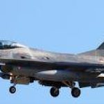 Sebuah jet tempur F-16 Amerika Serikat jatuh di Korea Selatan saat latihan, pilotnya melontarkan diri